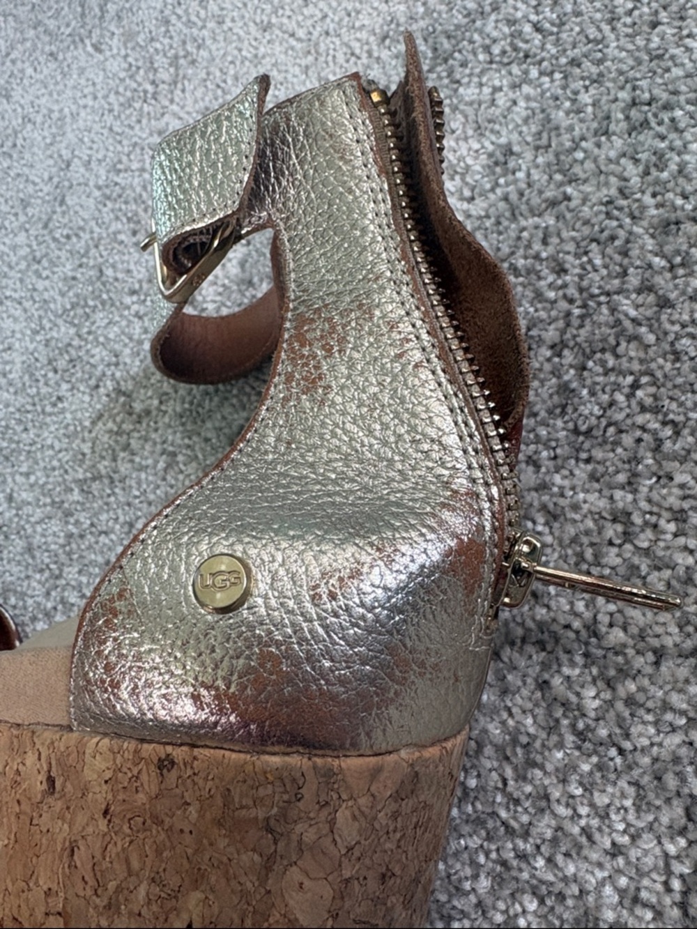 Ugg brand gold metallic cork wedge sandals 💛 - Picture 4 of 5